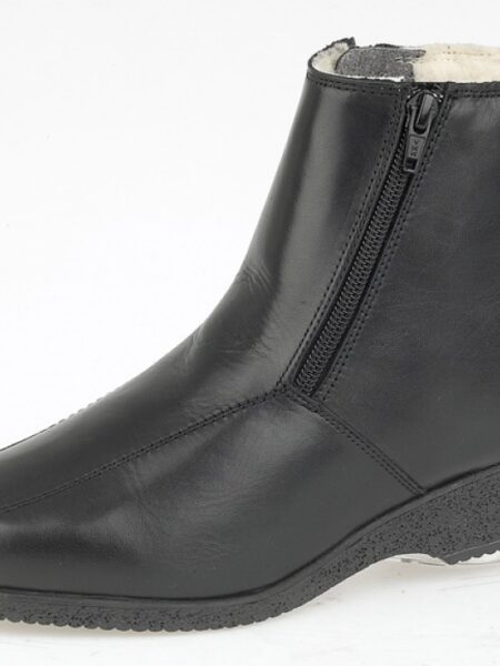 Ladies Short Zipped Leather Boots (Lambswool lined)