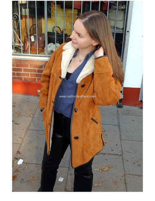 Ladies Traditional Sheepskin Coat with Collar - Image 2