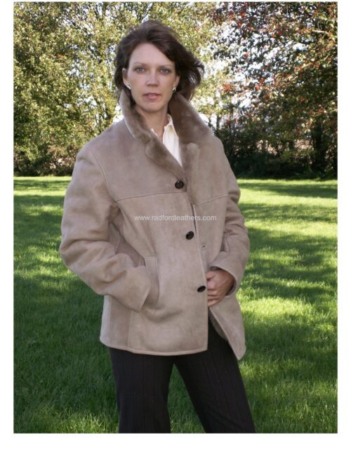 Ladies Classic Styled Sheepskin Coat - Image 3