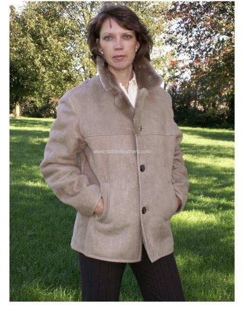 Ladies Classic Styled Sheepskin Coat - Image 4