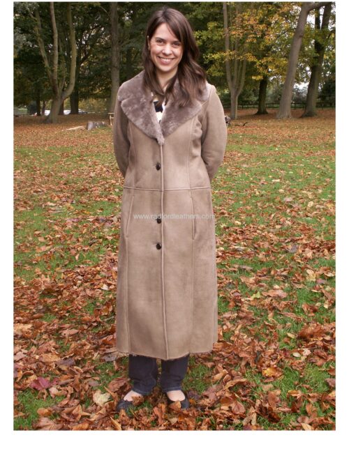 Ladies Long Sheepskin Coat - Image 4