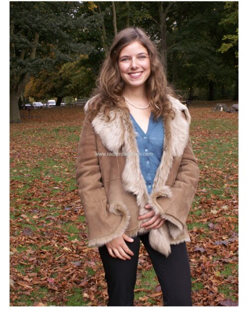 Ladies Short Toscana Sheepskin Jacket - Image 3