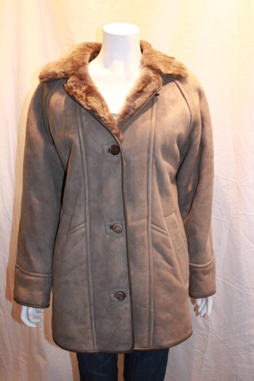 Ladies Traditional Sheepskin Jacket - Image 7