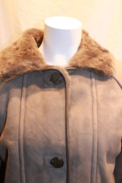 Ladies Traditional Sheepskin Jacket - Image 5