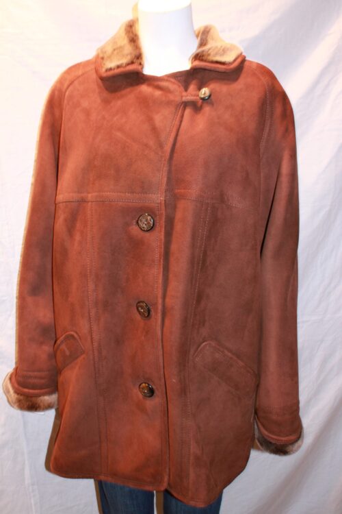 Ladies Classic Sheepskin Coat in Brown - Image 3