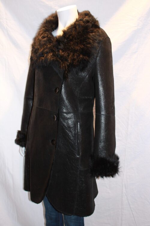 Ladies 3/4 Shearling Sheepskin Coat With Toscana Collar and Cuffs - Image 2