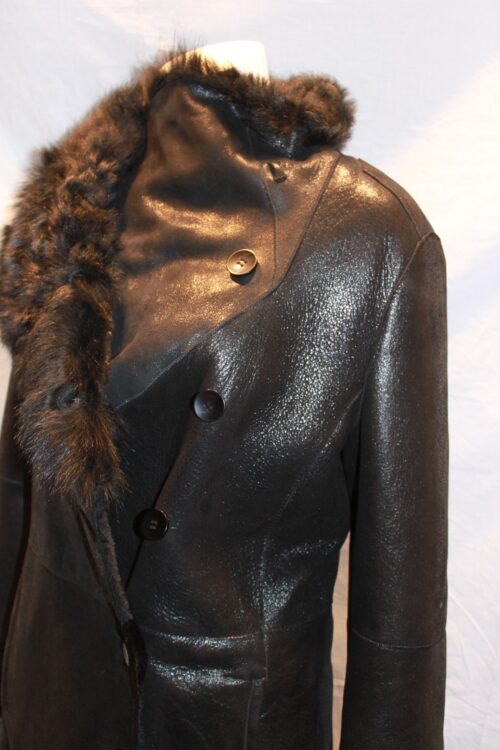 Ladies 3/4 Shearling Sheepskin Coat With Toscana Collar and Cuffs - Image 4